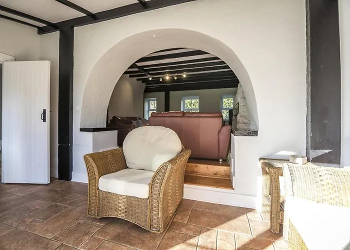 Barn Conversion - Hot Tub - Penally - Tenby