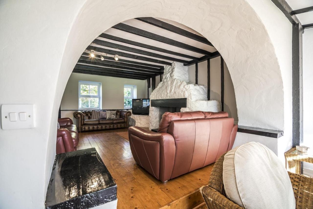 Barn Conversion - Hot Tub - - Tenby