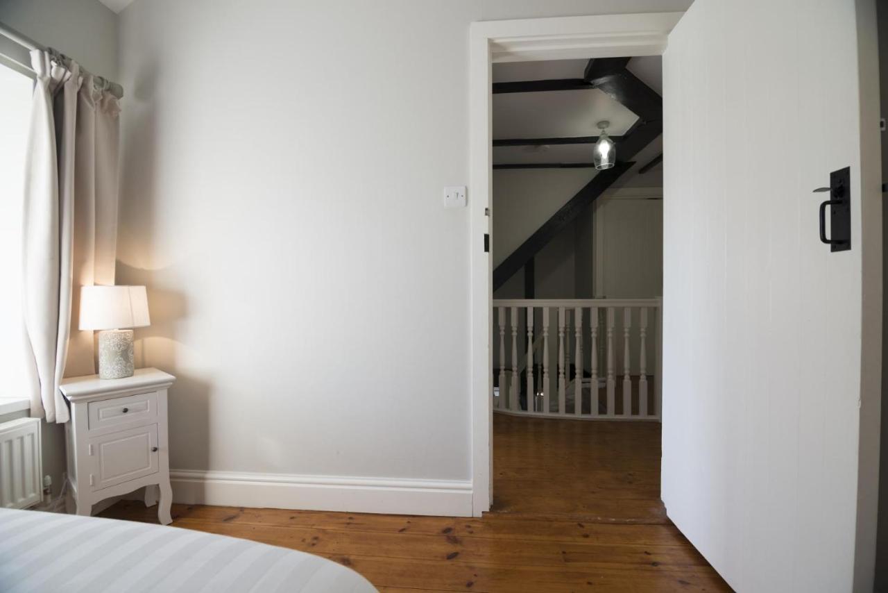 Barn Conversion - Hot Tub - - Tenby Apartment Penally