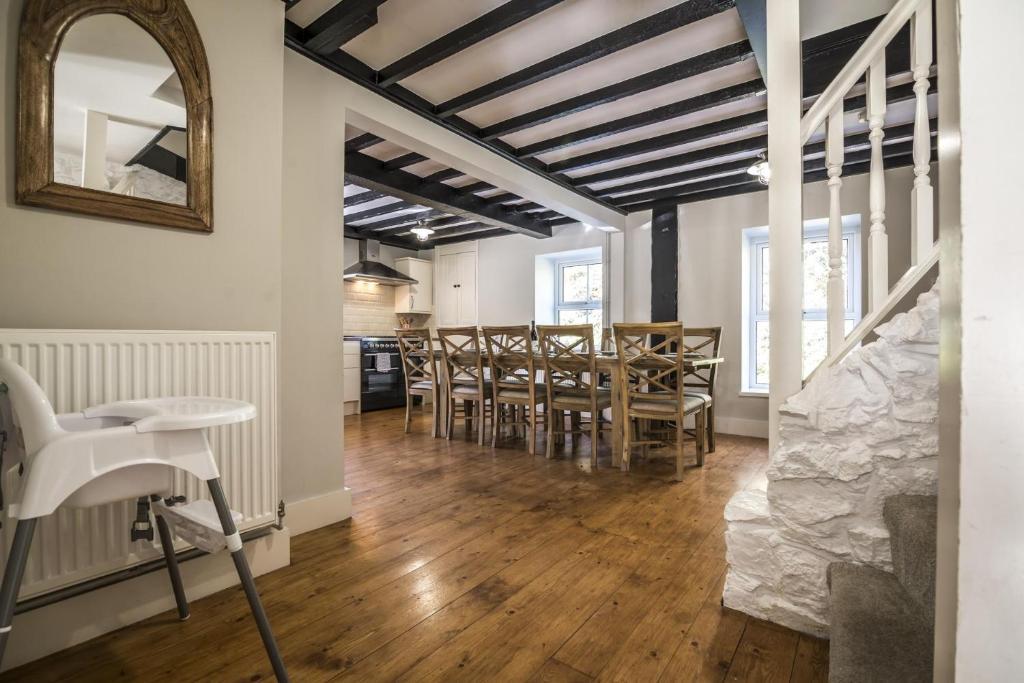 Barn Conversion - Hot Tub - - Tenby Apartment